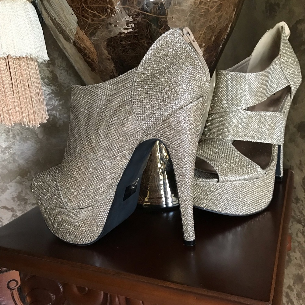 Gold 6 Inch Shoes - Picture 3 of 4